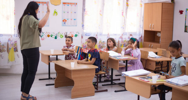 Teach For Romania I NN Contribuie La Educa Ia Copiilor Din Comunit I   Foto Teach For Romania 1 620x330 